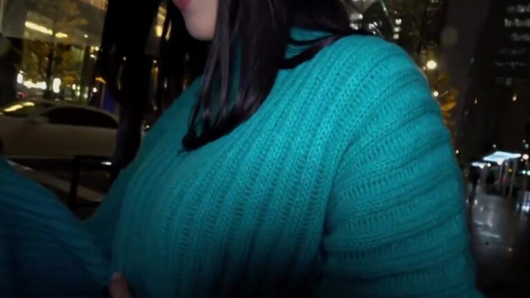 黒髪巨乳美女が履くロングブーツと、汗ばむワキ…究極のワキフェチ映像。